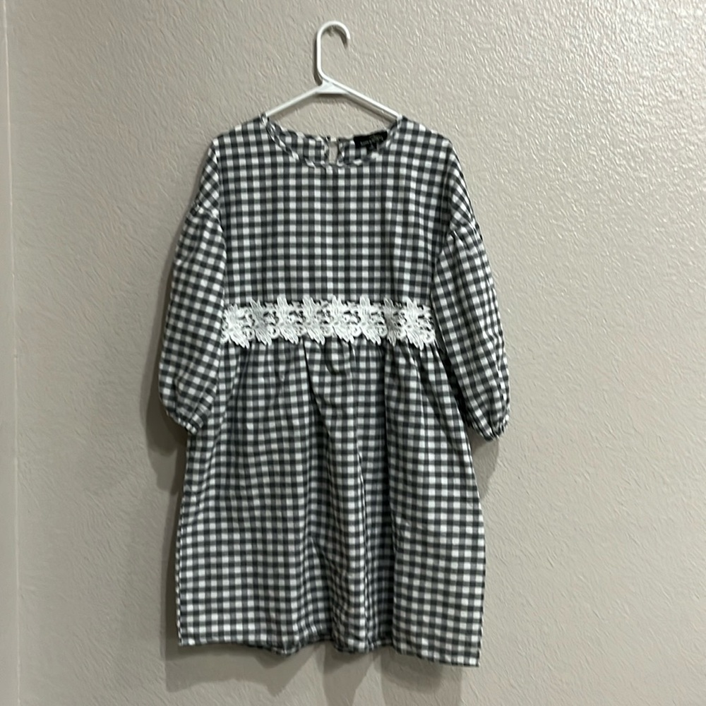 Suzanne Betro Gray & White Plaid Lace Accent Belted Long Sleeve Dress Size M